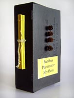 Auf der gelben Bambusplatzmatte Auf der gelben Bambusplatzmatte